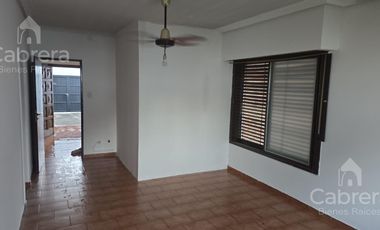 Alquiler casa 2 dormitorios con cochera, La Plata