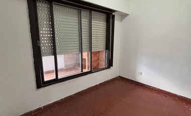 Alquiler casa 2 dormitorios con cochera, La Plata