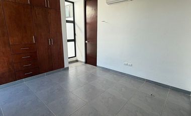 CASA EN RENTA CON PISCINA EN RESIDENCIAL SAC-UH, CERCA DE GRAN SANTA FE