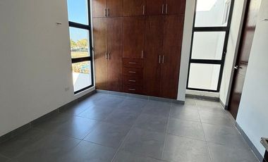 CASA EN RENTA CON PISCINA EN RESIDENCIAL SAC-UH, CERCA DE GRAN SANTA FE