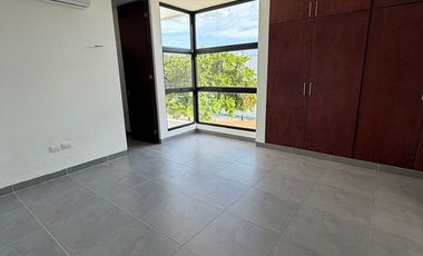 CASA EN RENTA CON PISCINA EN RESIDENCIAL SAC-UH, CERCA DE GRAN SANTA FE