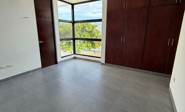 CASA EN RENTA CON PISCINA EN RESIDENCIAL SAC-UH, CERCA DE GRAN SANTA FE