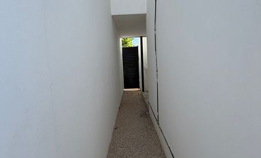 CASA EN RENTA CON PISCINA EN RESIDENCIAL SAC-UH, CERCA DE GRAN SANTA FE
