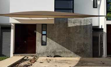 CASA EN RENTA CON PISCINA EN RESIDENCIAL SAC-UH, CERCA DE GRAN SANTA FE