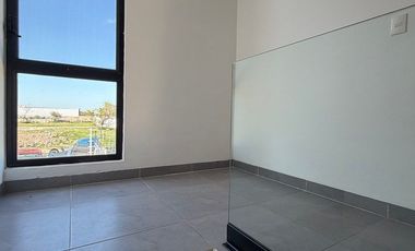 CASA EN RENTA CON PISCINA EN RESIDENCIAL SAC-UH, CERCA DE GRAN SANTA FE