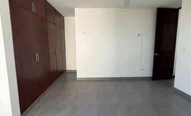 CASA EN RENTA CON PISCINA EN RESIDENCIAL SAC-UH, CERCA DE GRAN SANTA FE