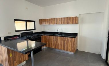 CASA EN RENTA CON PISCINA EN RESIDENCIAL SAC-UH, CERCA DE GRAN SANTA FE