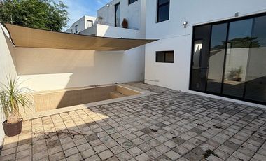 CASA EN RENTA CON PISCINA EN RESIDENCIAL SAC-UH, CERCA DE GRAN SANTA FE