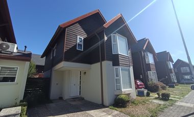 CASA IMPECABLE EN TOROBAYO, CONDOMINIO CON SEGURIDAD 24/7