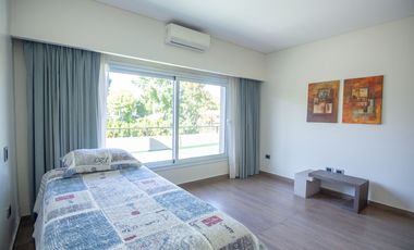 VENTA CASA - GOLFERS COUNTRY CLUB - PILAR