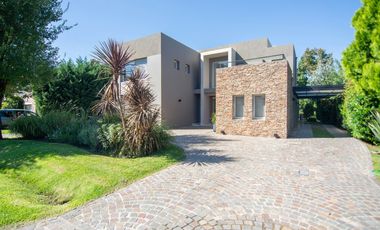 VENTA CASA - GOLFERS COUNTRY CLUB - PILAR