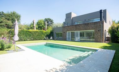 VENTA CASA - GOLFERS COUNTRY CLUB - PILAR
