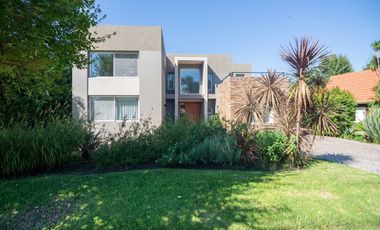 VENTA CASA - GOLFERS COUNTRY CLUB - PILAR