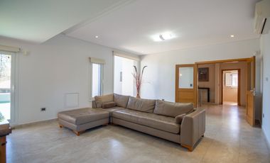 VENTA CASA - GOLFERS COUNTRY CLUB - PILAR