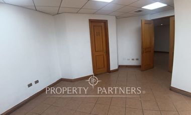 Amplia oficina en Avenida Libertad