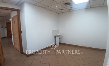 Amplia oficina en Avenida Libertad