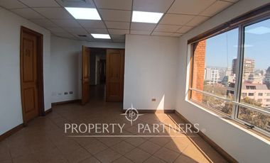 Amplia oficina en Avenida Libertad