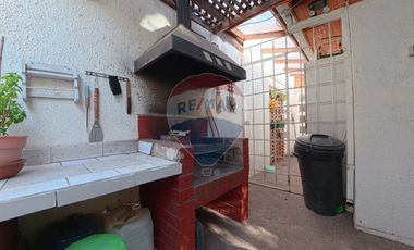 Casa Esquina pasaje cerrado en Macul