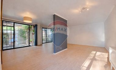 Casa Esquina pasaje cerrado en Macul