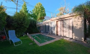 Casa Esquina pasaje cerrado en Macul