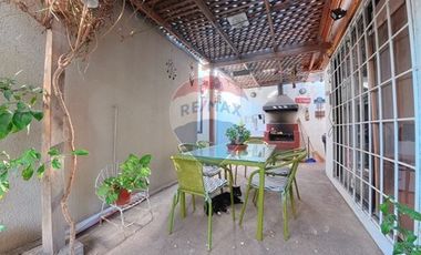 Casa Esquina pasaje cerrado en Macul