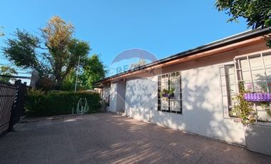 Casa Esquina pasaje cerrado en Macul