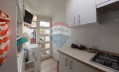 Casa Esquina pasaje cerrado en Macul