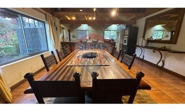 Exclusiva Casa en Villarrica con Vista al Lago