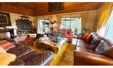 Exclusiva Casa en Villarrica con Vista al Lago