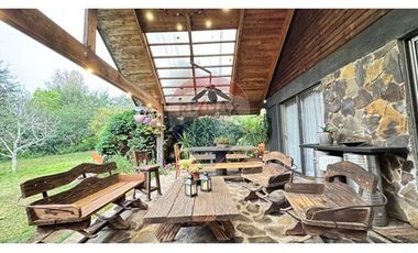 Exclusiva Casa en Villarrica con Vista al Lago