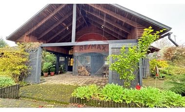 Exclusiva Casa en Villarrica con Vista al Lago