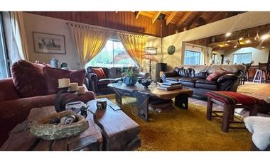 Exclusiva Casa en Villarrica con Vista al Lago