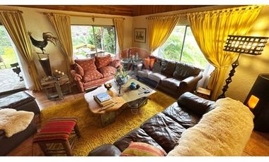 Exclusiva Casa en Villarrica con Vista al Lago