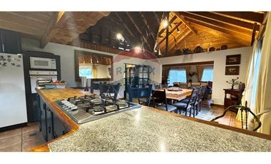 Exclusiva Casa en Villarrica con Vista al Lago