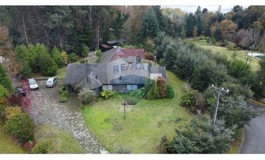 Exclusiva Casa en Villarrica con Vista al Lago