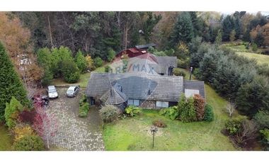 Exclusiva Casa en Villarrica con Vista al Lago