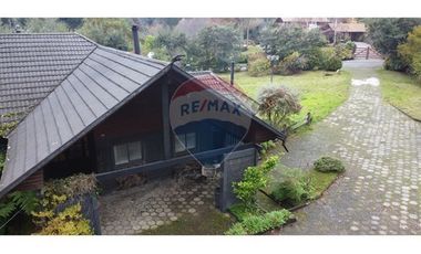 Exclusiva Casa en Villarrica con Vista al Lago