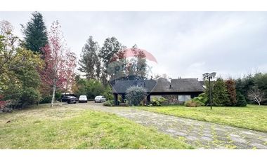 Exclusiva Casa en Villarrica con Vista al Lago