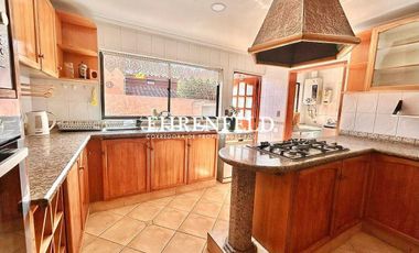 Las Cinerarias. Bosque de Montemar. Amplia casa.