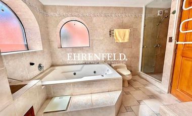 Las Cinerarias. Bosque de Montemar. Amplia casa.