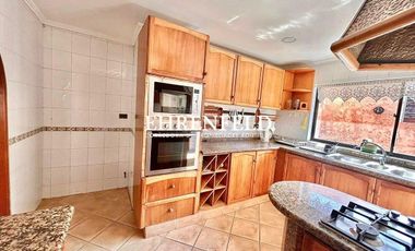 Las Cinerarias. Bosque de Montemar. Amplia casa.