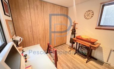 HERMOSO DEPARTAMENTO CON PEQUEÑO ANTEJARDÍN Y TERRAZA