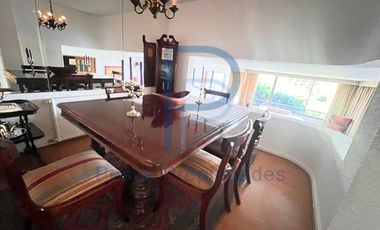 HERMOSO DEPARTAMENTO CON PEQUEÑO ANTEJARDÍN Y TERRAZA