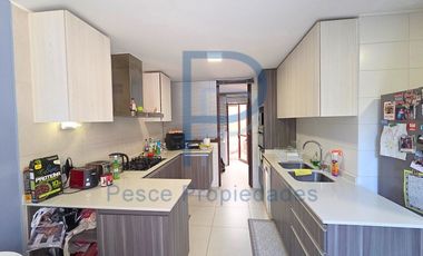 CASA MEDITERRÁNEA COMO NUEVA EN CONDOMINIO LOS BRAVOS