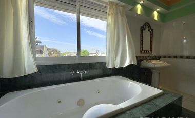 CASA ALQUILER FLORIDA 6 AMBIENTES JARDIN PILETA