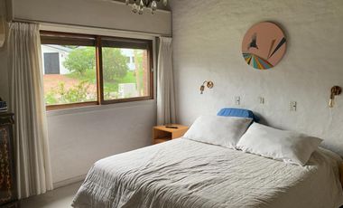 EN VENTA MIRAFLORES CASA SOBRE LOTE CENTRAL, JARDIN ,PILETA