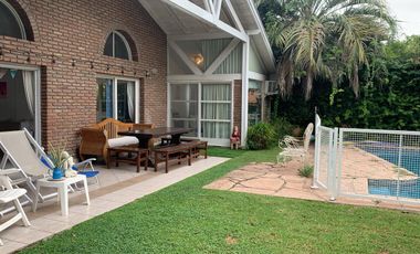 EN VENTA MIRAFLORES CASA SOBRE LOTE CENTRAL, JARDIN ,PILETA