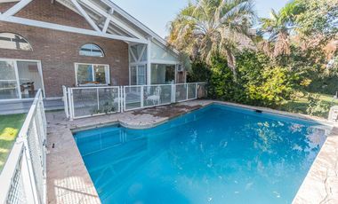 EN VENTA MIRAFLORES CASA SOBRE LOTE CENTRAL, JARDIN ,PILETA