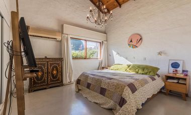 EN VENTA MIRAFLORES CASA SOBRE LOTE CENTRAL, JARDIN ,PILETA