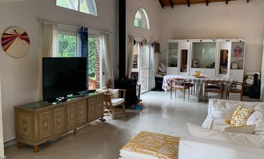 EN VENTA MIRAFLORES CASA SOBRE LOTE CENTRAL, JARDIN ,PILETA